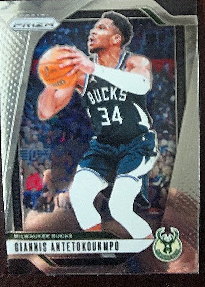 2024-25 Panini Prizm #85 Giannis Antetokounmpo — front