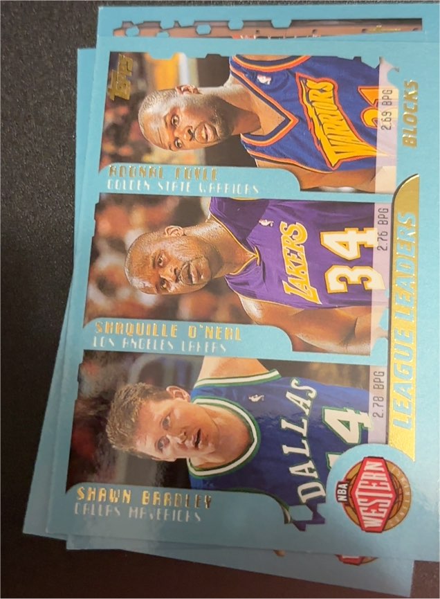 2001-02 Topps #219 League Leaders Blocks Shaquille O'Neal — front