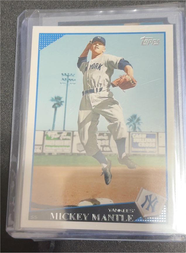 2009 Topps #7 Mickey Mantle — front