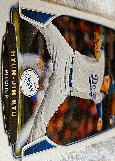 2023 Topps #21 Hyun-Jin Ryu — front