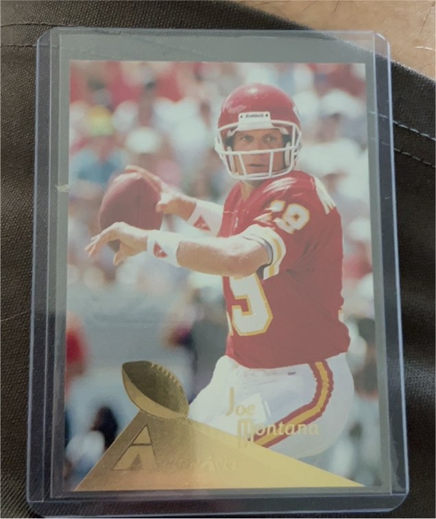 1994 Pinnacle #102 Joe Montana Kansas City Chiefs — front