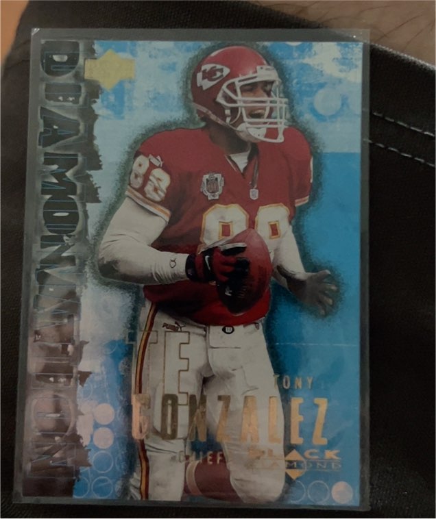 2000 Upper Deck Black Diamond #D10 Tony Gonzalez — front