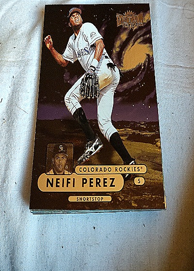 1998 Skybox Metal Universe #5 Neifi Perez — front