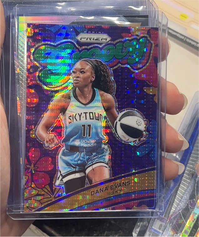 2024 Panini Prizm WNBA Groovy #8 Dana Evans — front