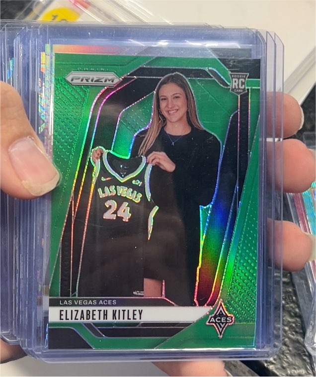 2024 Panini Prizm WNBA #140 Elizabeth Kitley Green Prizm Rookie — front