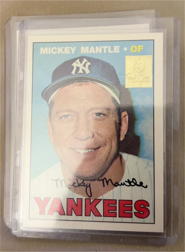 1996 Topps #17 Mickey Mantle Commemorative Reprints — front