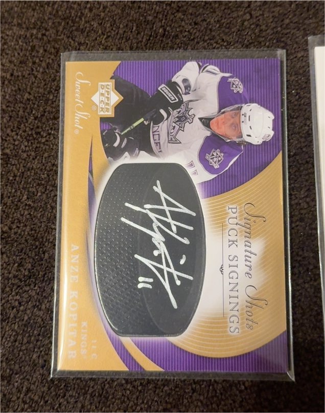 2007-08 Upper Deck Sweet Shot Signature Shots Puck Signings #SSPAK Anze Kopitar — front