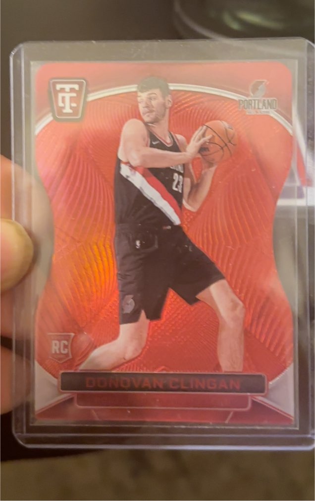 2024-25 Panini Totally Certified #142 Donovan Clingan Pink Die Cut — front