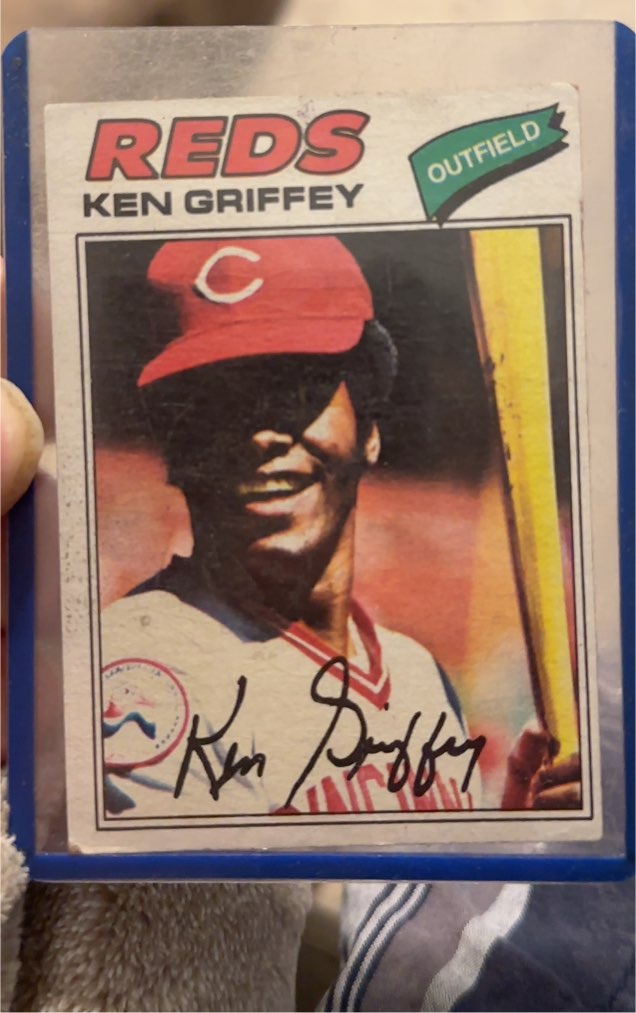 1977 Topps #320 Ken Griffey Cincinnati Reds — front