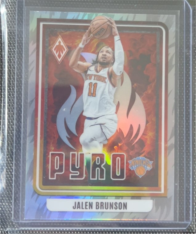 2023-24 Panini Phoenix Pyro #4 Jalen Brunson — front