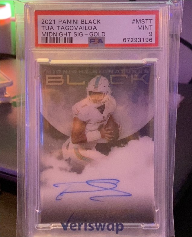 2021 Panini Black Tua Tagovailoa Midnight Signatures Gold — front