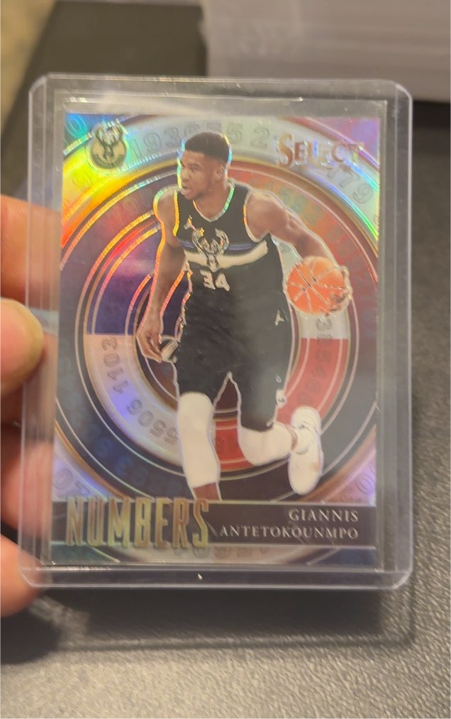 2020-21 Panini Select #31 Numbers Giannis Antetokounmpo — front