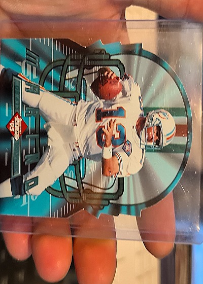 1995 Collector's Edge Instant Replay EdgeTech Die Cuts #7 Dan Marino — front