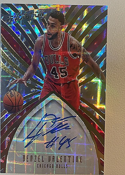 2016 Panini Revolution #45 Denzel Valentine — front