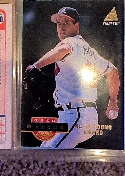 1994 Pinnacle #11 Greg Maddux NL Cy Young Award — front