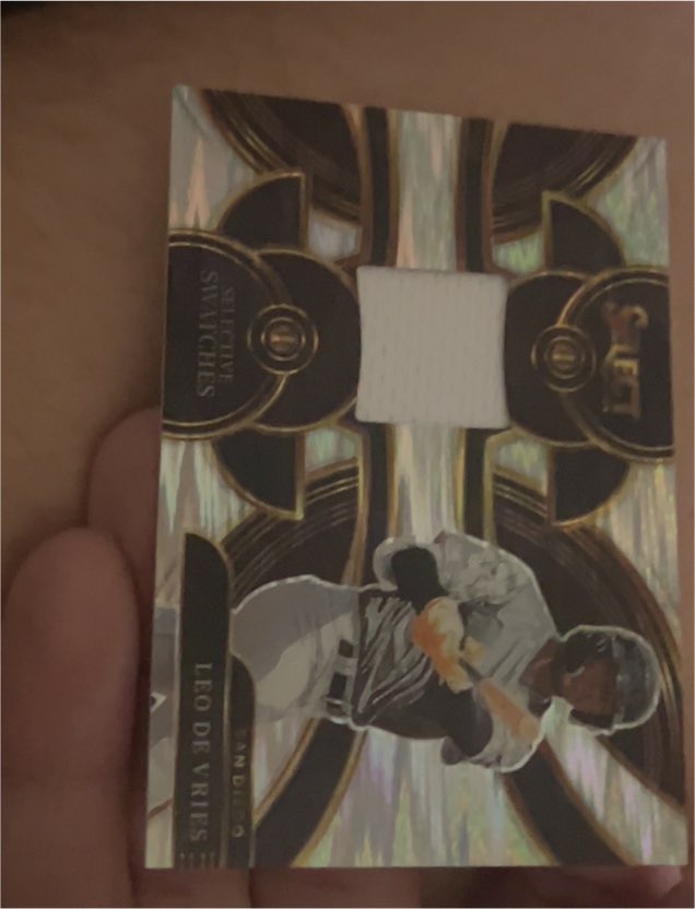 2024 Panini Select #SS-LDV Leo De Vries Selective Swatches Flash Prizm — front