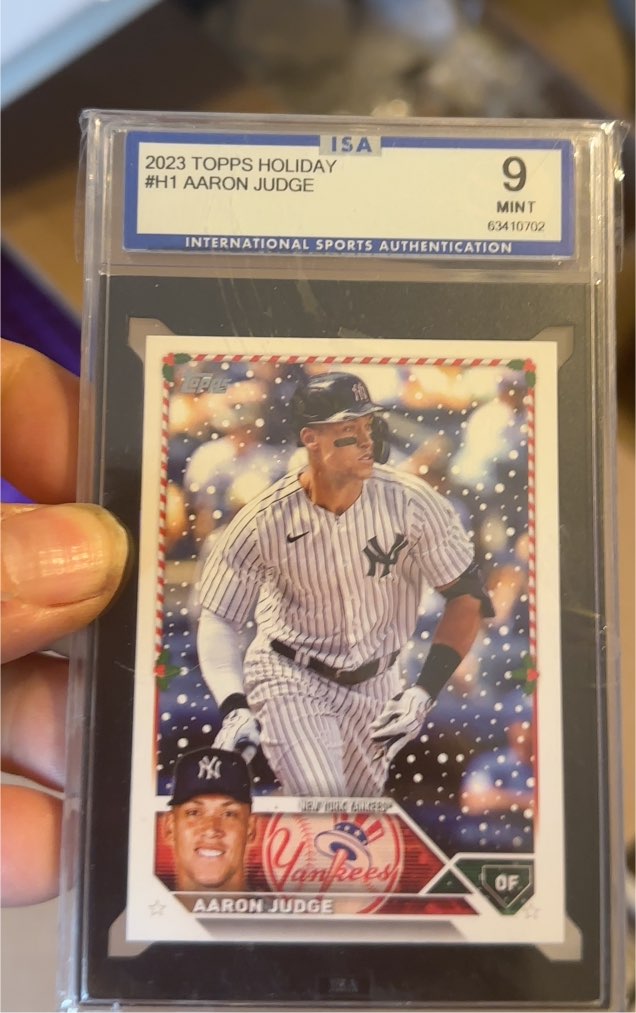2023 Topps Holiday #H1 Aaron Judge — front