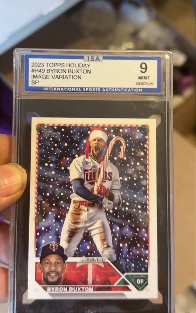 2023 Topps Holiday #H49 Byron Buxton SP Image Variation — front