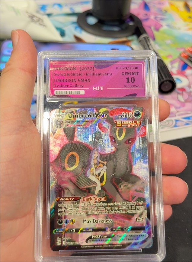 2022 Pokémon Sword & Shield Brilliant Stars #TG23 Umbreon VMAX — front