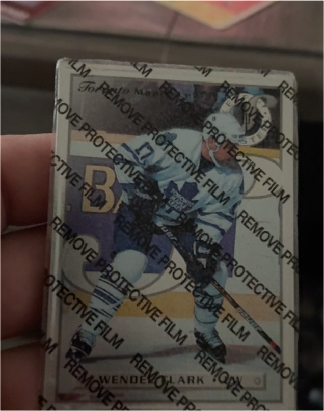 1990 Pro Set #17 Wendel Clark — front