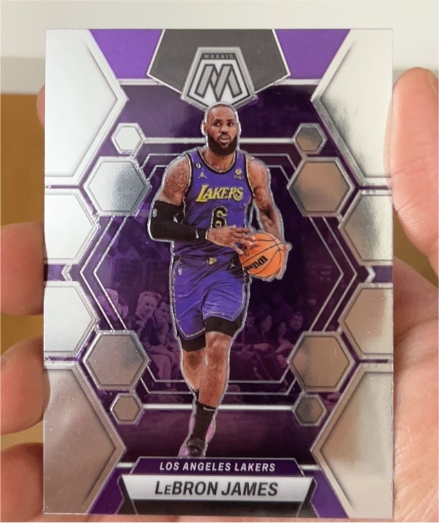 2022-23 Panini Mosaic #98 LeBron James — front