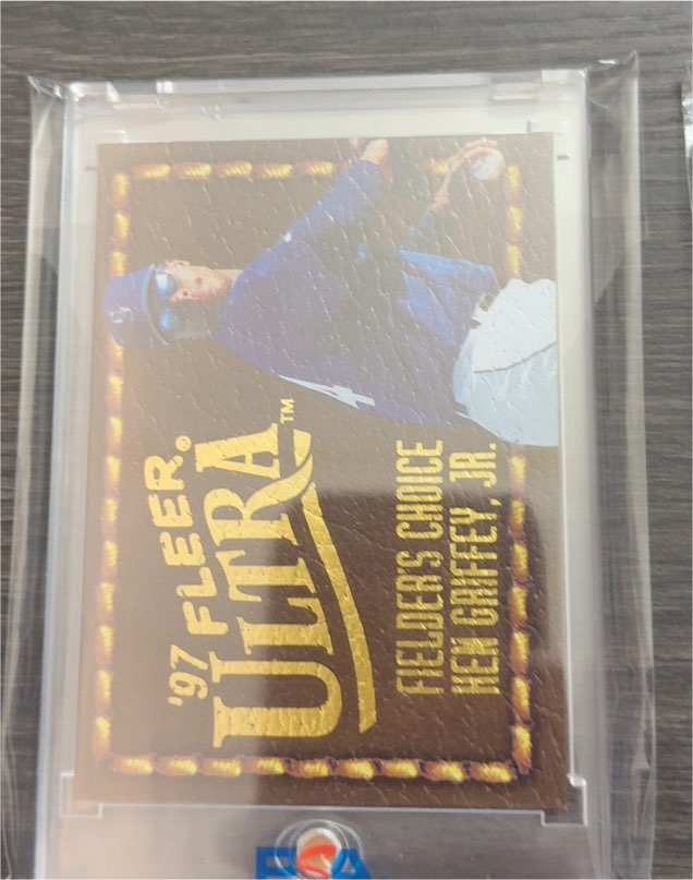 1997 Fleer Ultra #6 Ken Griffey Jr. Fielder's Choice — front