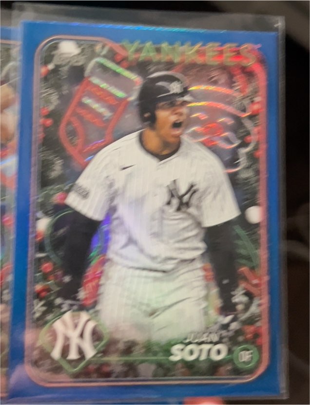 2024 Topps Holiday #H162 Juan Soto — front