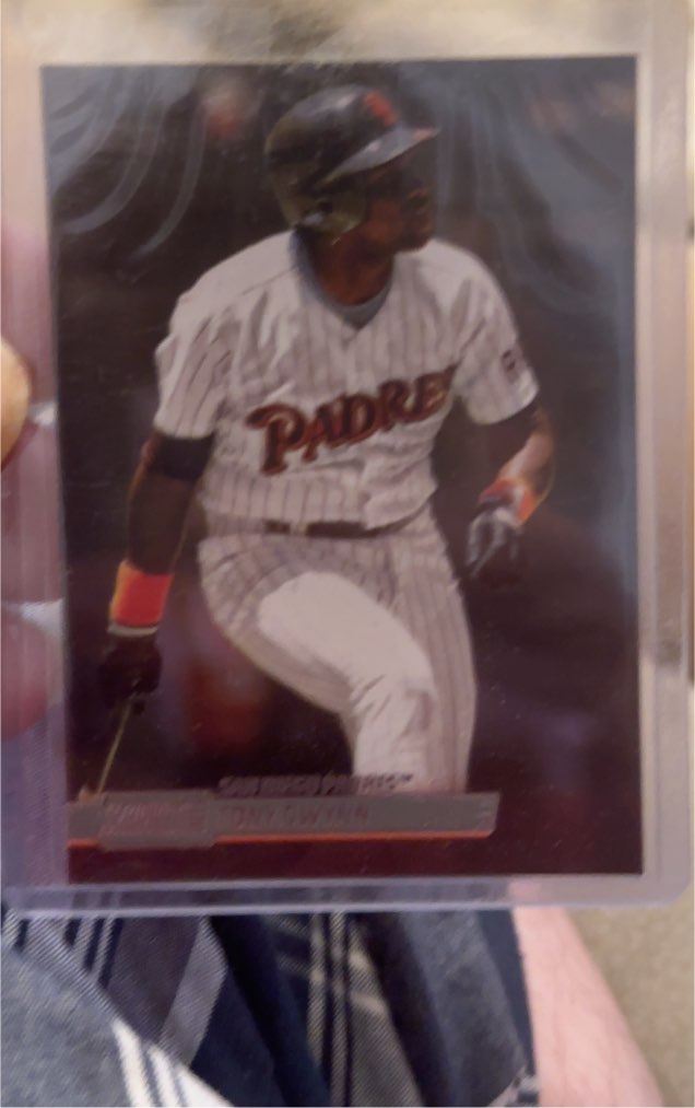 1992 Topps Gold Winner #572 Greg Vaughn — front