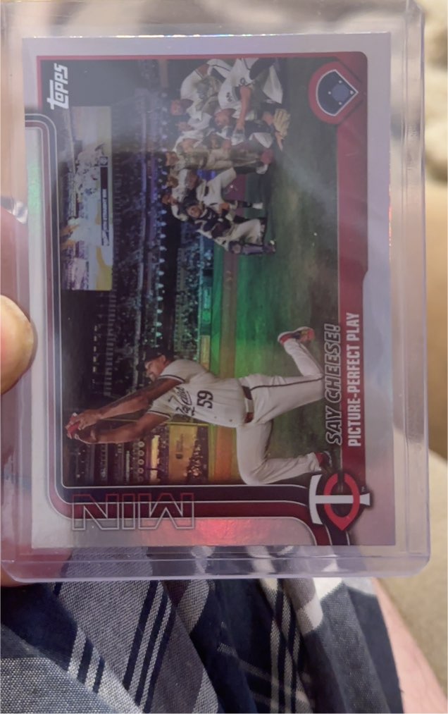 2025 Topps #81 Say Cheese! Picture-Perfect Play Minnesota Twins — front