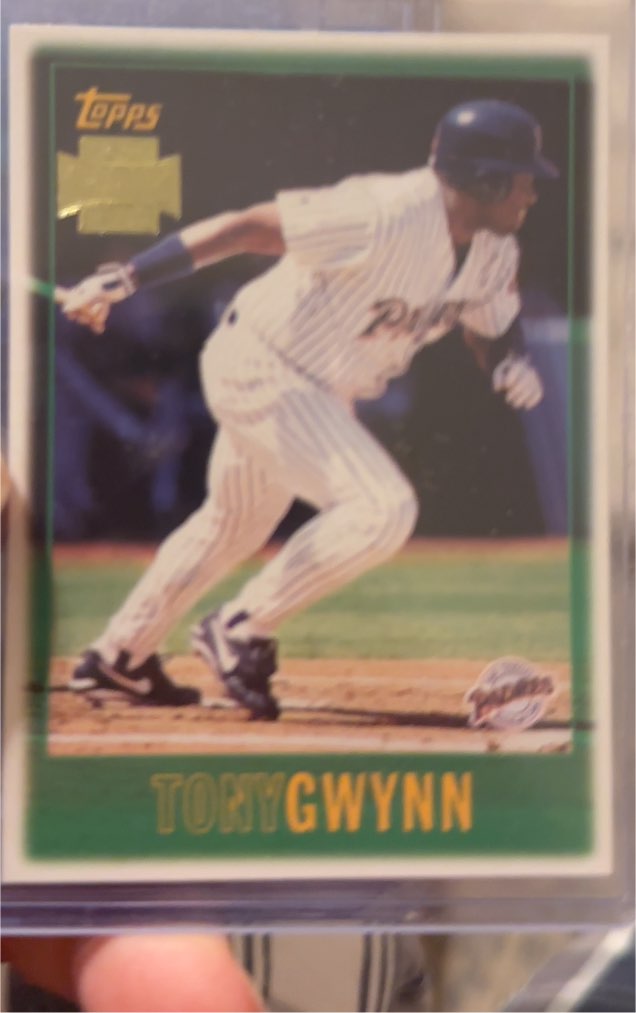 1997 Topps #410 Tony Gwynn — front