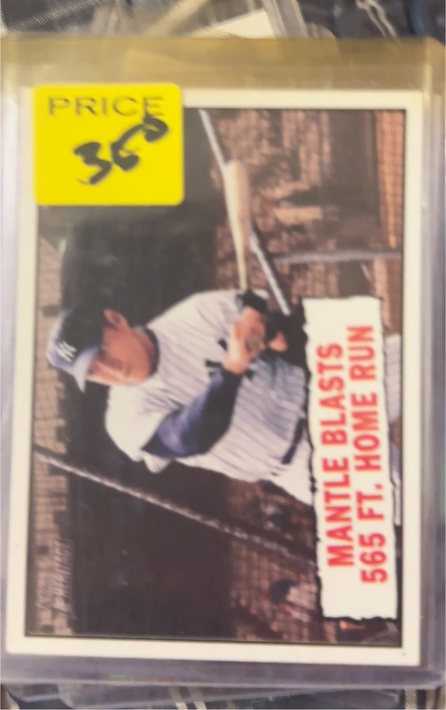 1961 Topps #300 Mickey Mantle — front