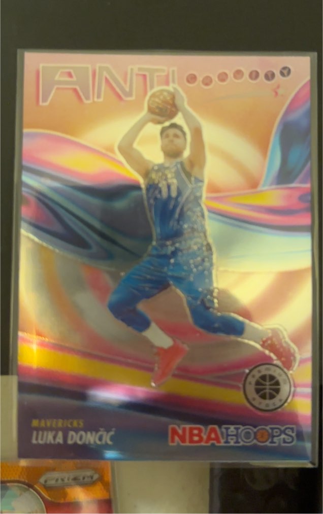 2023 Panini Hoops Premium Stock Anti Gravity #4 Luka Dončić — front