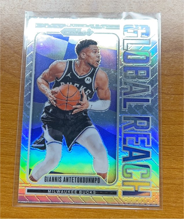 2024-25 Panini Prizm #4 Giannis Antetokounmpo Global Reach — front