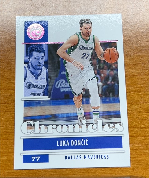 2021-22 Panini Chronicles #2 Luka Dončić — front