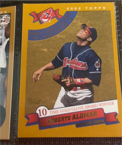 2002 Topps #699 Roberto Alomar Cleveland Indians 2001 Gold Glove Award Winner — front
