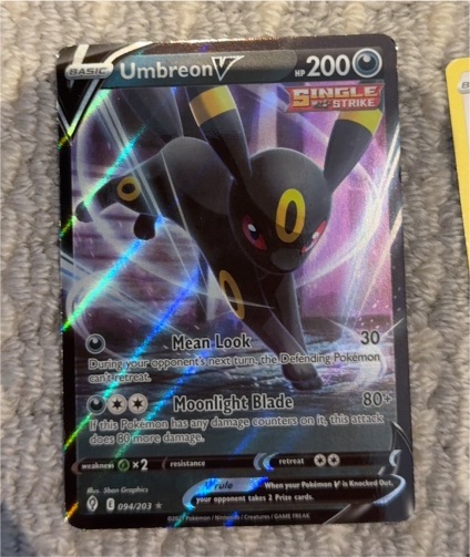 2021 Pokémon TCG Evolving Skies #94 Umbreon V — front