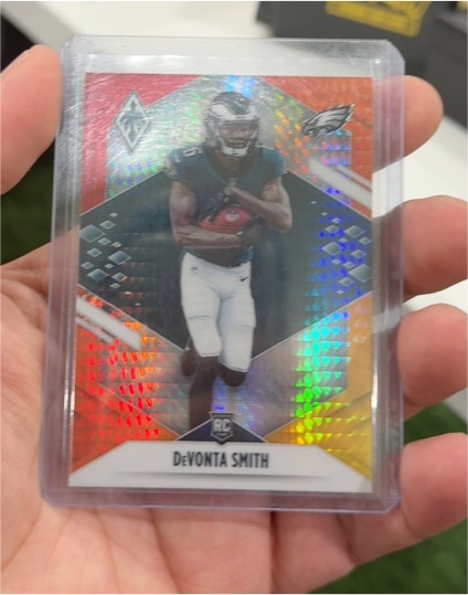 2021 Panini Phoenix #107 DeVonta Smith Fire Burst — front
