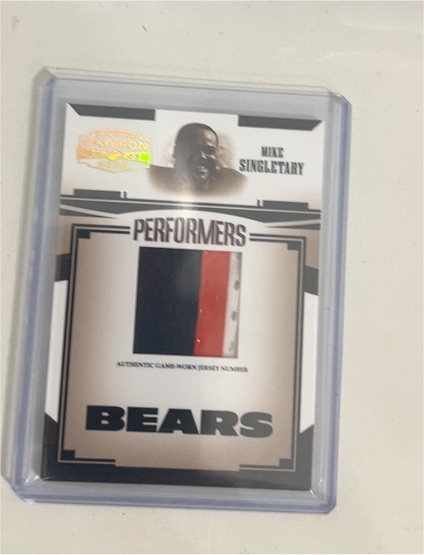 2005 Donruss Gridiron Gear Performers Jersey Mike Singletary — front