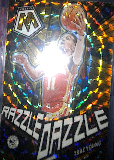 2022 Panini Mosaic #11 Trae Young Razzle Dazzle — front