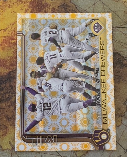 2025 Topps Series 2 #396 Milwaukee Brewers Team Card Holiday Sun — front