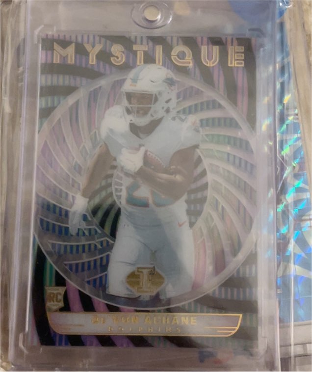 2023 Panini Illusions Mystique #9 De'Von Achane — front
