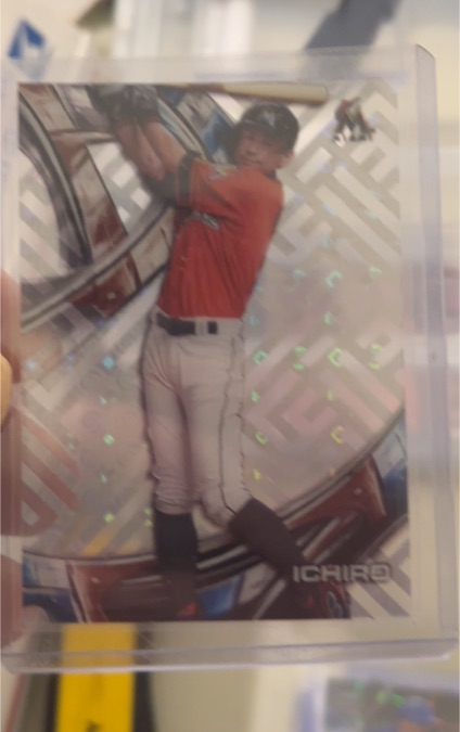 2001 Topps High Tek #HT-01 Ichiro Suzuki — front