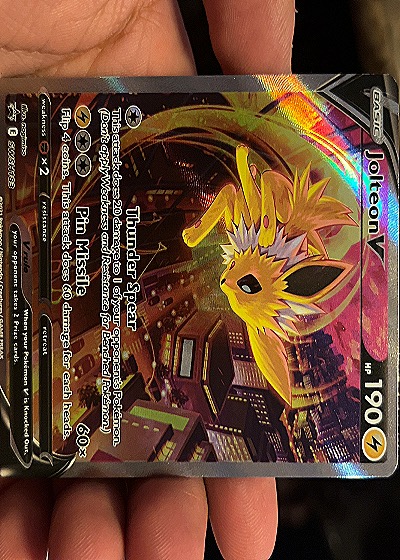 2021 Pokémon TCG Eevee Heroes S6a #079/069 Jolteon V — front