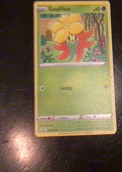 Pokémon TCG Shining Fates #014 Gossifleur — front