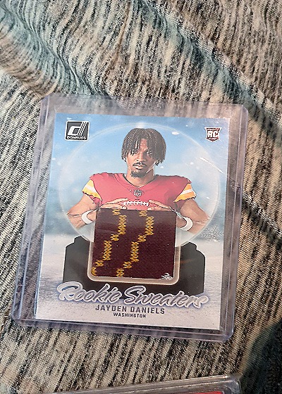 2024 Panini Donruss Rookie Holiday Sweater #RHS-JDA Jayden Daniels — front