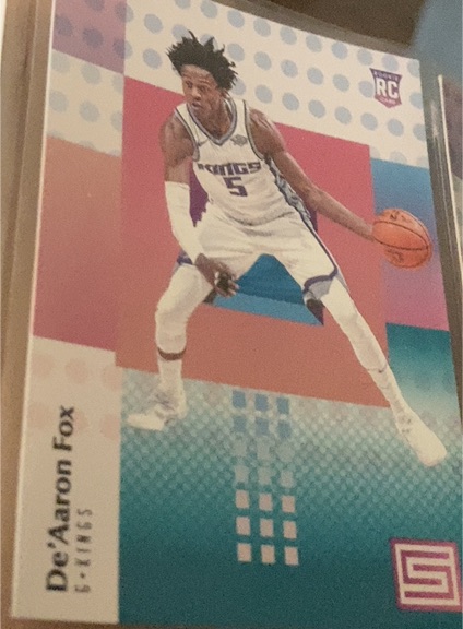 2017-18 Panini Status #148 De'Aaron Fox Rookie Card — front