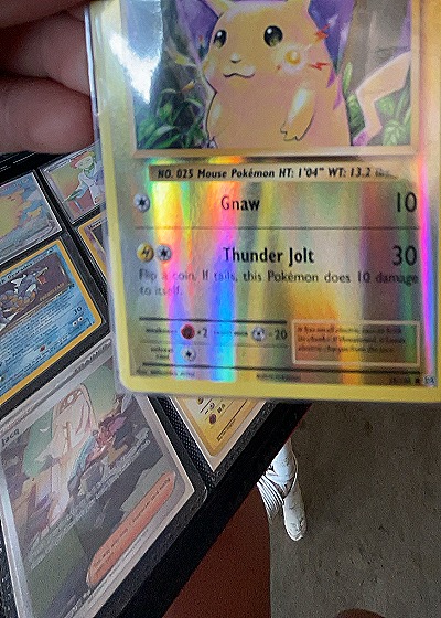 1999 Pokémon #25 Pikachu — front