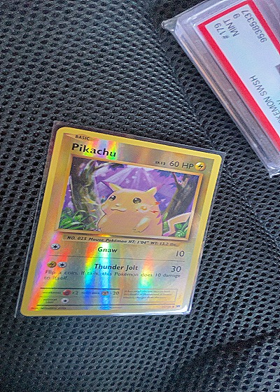 1999 Pokémon Base Set Shadowless #58 Pikachu — front