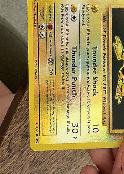 1999 Pokémon #58 Pikachu — front