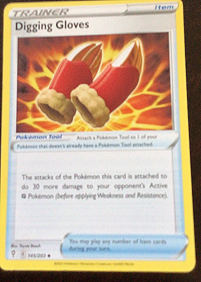 2021 Pokémon Evolving Skies #145 Digging Gloves — front
